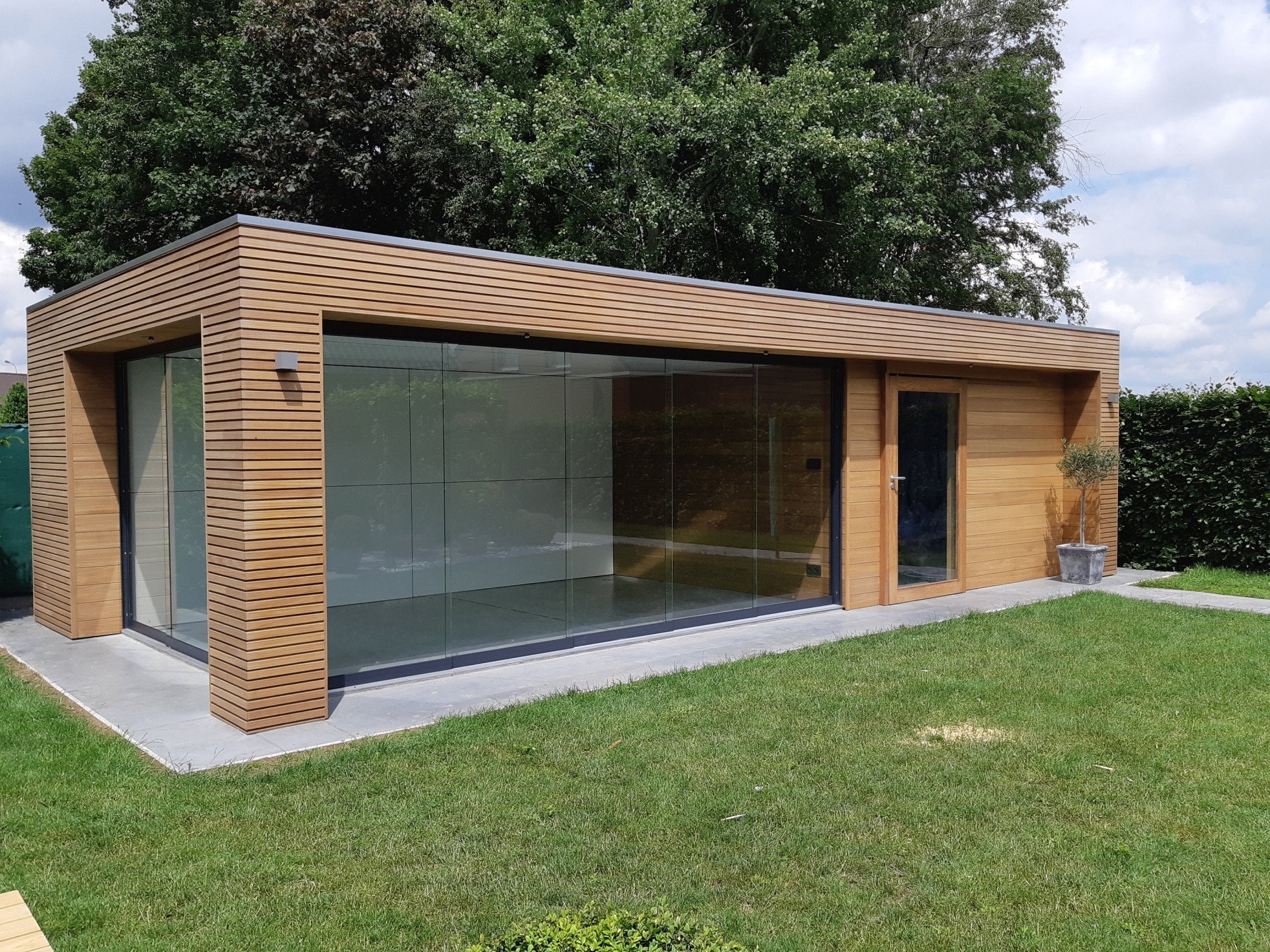 Modern cubic tuinhuis