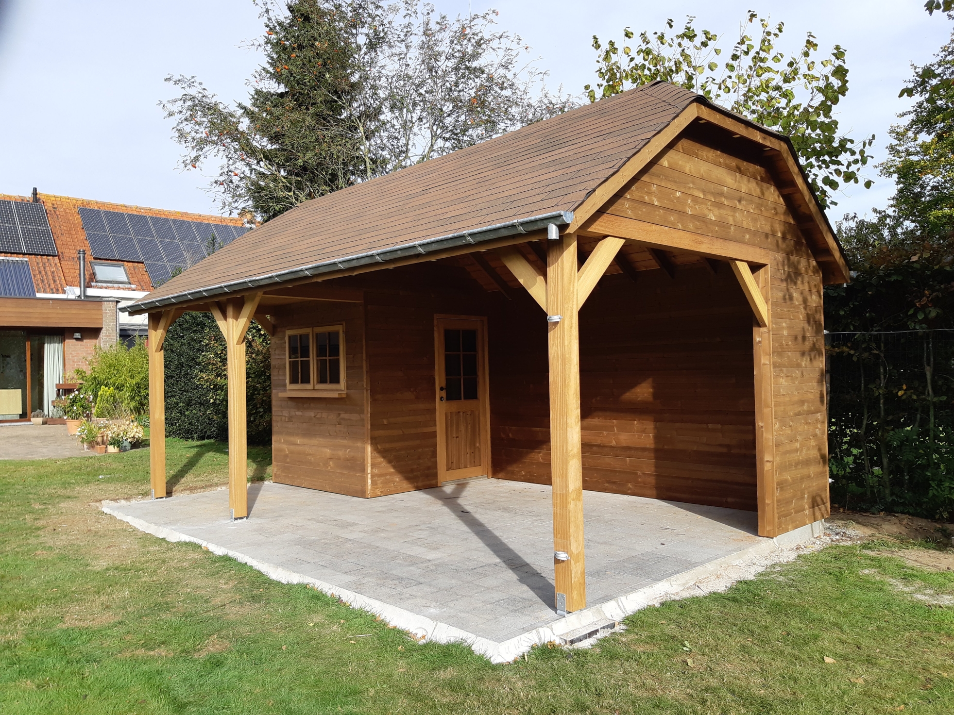thermowood den en asfaltshingles
