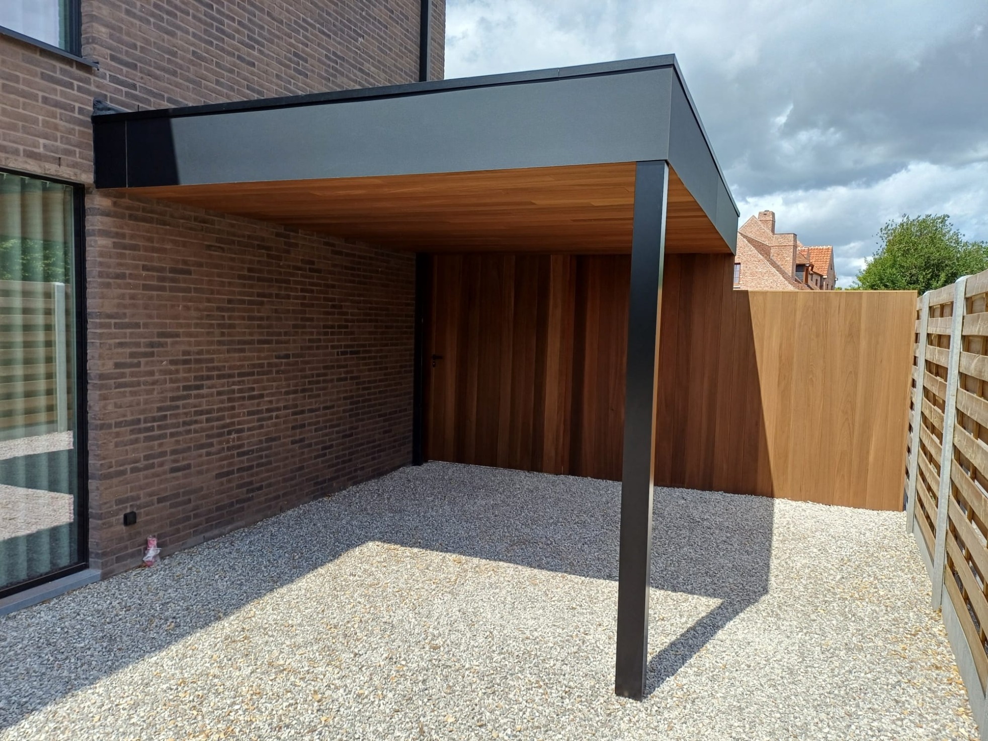carport zwarte volkern met thermowood ayous